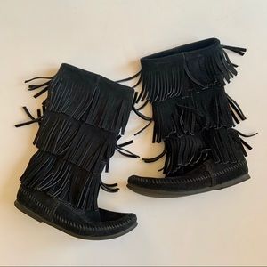 Minnetonka 3 Layer Fringe Boots Suede Black 8 NWOT